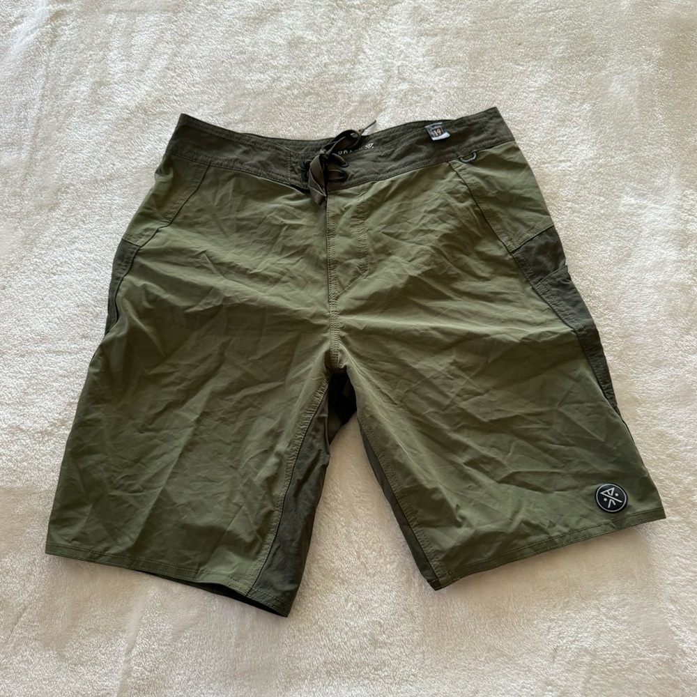 NWT Roark Boatman 19 Shorts in Military